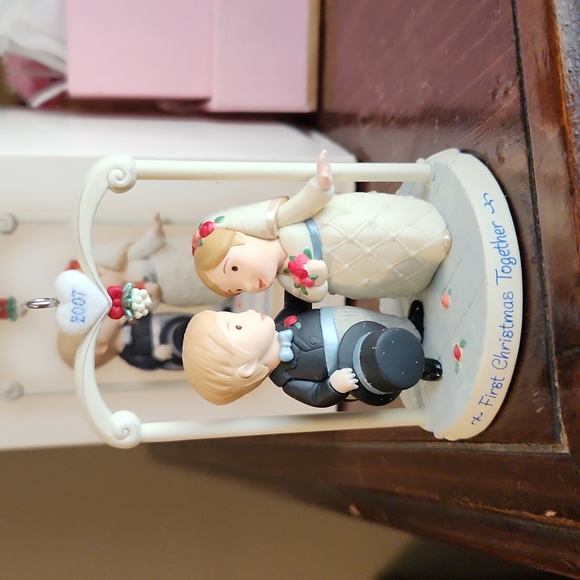 2/$8 Hallmark Christmas keepsake 2007 - Picture 2 of 4